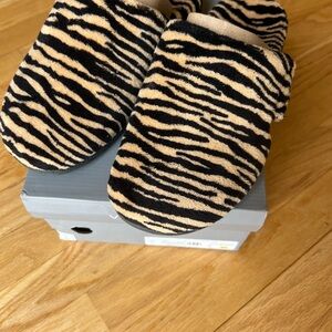Vionic Zebra Print Slippers - Black and Tan